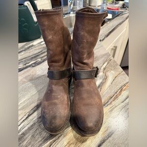 FRYE Brown Leather Boots with Strap
